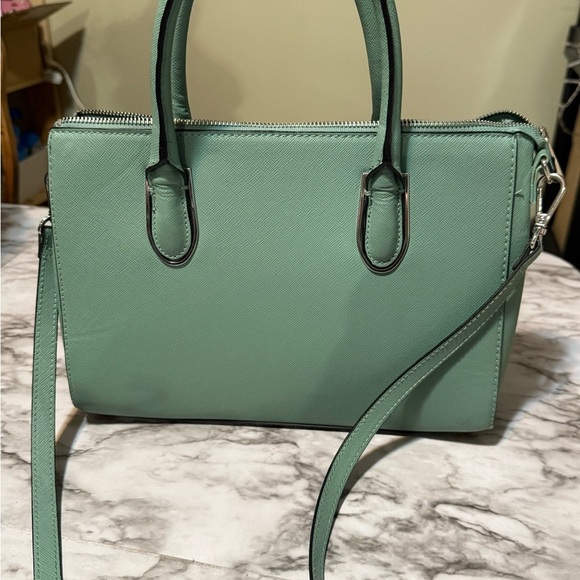 Chic Green Satchel with Structured Design and Dual Handles - Picture 2 of 9